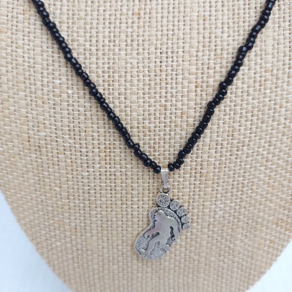 Bigfoot Sasquatch black beaded Necklace 20" - Picture 1 of 6